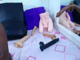 Yhendelyn Stone's Live Sex Cam Show