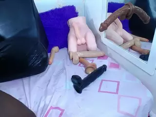 Yhendelyn Stone's Live Sex Cam Show