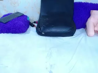 Yhendelyn Stone's Live Sex Cam Show