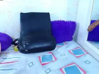 Yhendelyn Stone's Live Sex Cam Show