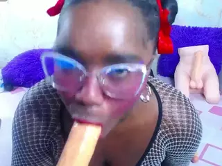 Yhendelyn Stone's Live Sex Cam Show