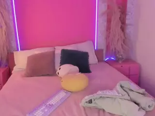Emylie sexy body's Live Sex Cam Show