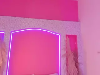 Emylie sexy body's Live Sex Cam Show