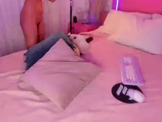 Emylie sexy body's Live Sex Cam Show