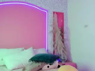 Emylie sexy body's Live Sex Cam Show