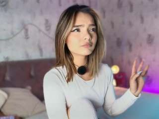 Live cam show with Emylie sexy body