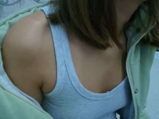 Live cam show with Emylie sexy body