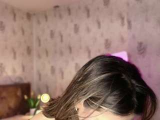 Offline cam show with Emylie sexy body