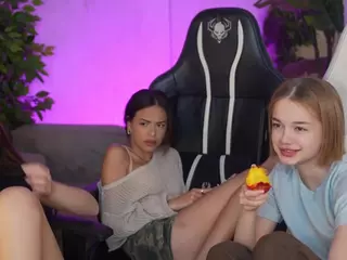 kira054's Live Sex Cam Show