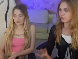 kira054's Live Sex Cam Show