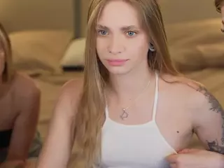 kira054's Live Sex Cam Show