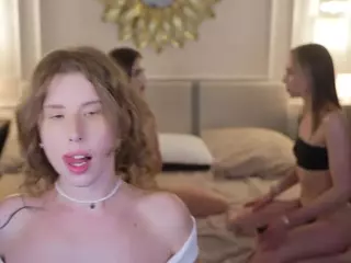 kira054's Live Sex Cam Show