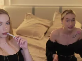 kira054's Live Sex Cam Show