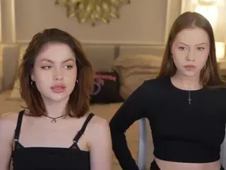 kira054's Live Sex Cam Show
