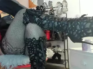 BRENDAMILFHOT's Live Sex Cam Show