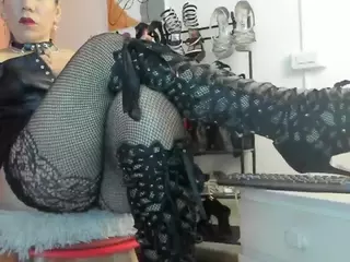 BRENDAMILFHOT's Live Sex Cam Show