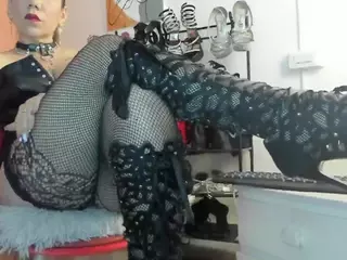 BRENDAMILFHOT's Live Sex Cam Show