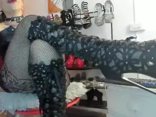 BRENDAMILFHOT's Live Sex Cam Show