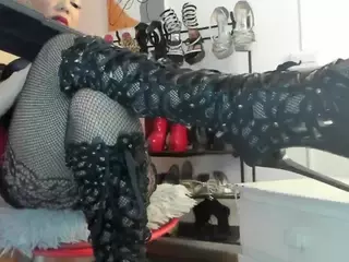 BRENDAMILFHOT's Live Sex Cam Show
