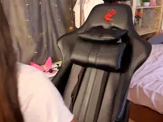 MichelMomsen's Live Sex Cam Show