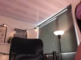 pocahontaspower's Live Sex Cam Show