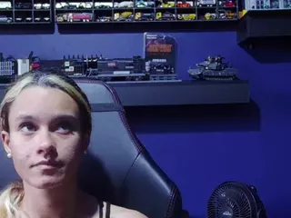 SamanthaWatsonn's Live Sex Cam Show