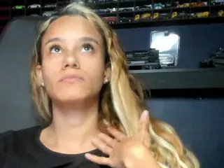 SamanthaWatsonn's Live Sex Cam Show