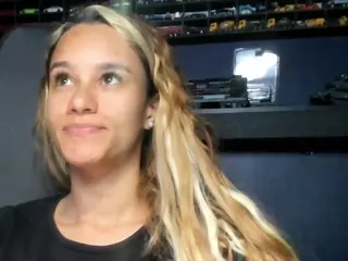 SamanthaWatsonn's Live Sex Cam Show