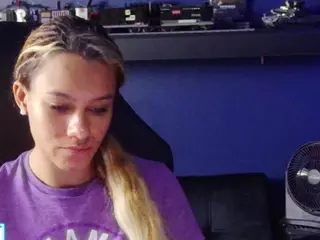 SamanthaWatsonn's Live Sex Cam Show