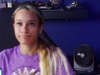 SamanthaWatsonn's Live Sex Cam Show