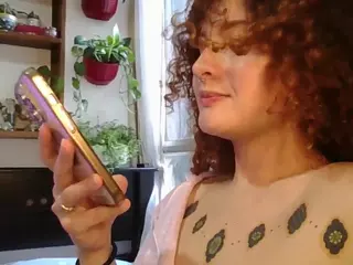 Merida-Red's Live Sex Cam Show