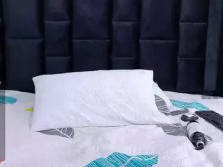 naughtyebonyy's Live Sex Cam Show