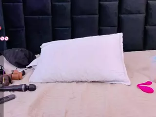 naughtyebonyy's Live Sex Cam Show