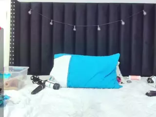 naughtyebonyy's Live Sex Cam Show