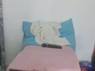 Salmamilf's Live Sex Cam Show