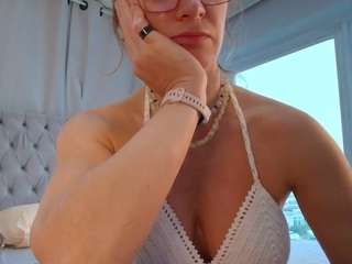 Live cam show with Tea