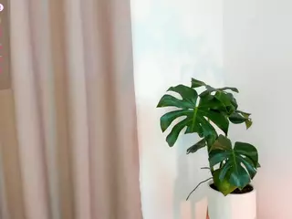 Lau''s Live Sex Cam Show