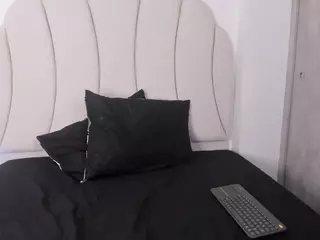 Kaity Layne's Live Sex Cam Show