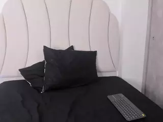 Kaity Layne's Live Sex Cam Show