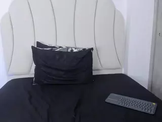 Kaity Layne's Live Sex Cam Show