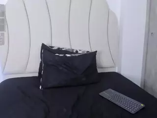 Kaity Layne's Live Sex Cam Show