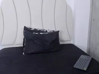 Kaity Layne's Live Sex Cam Show