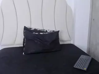 Kaity Layne's Live Sex Cam Show
