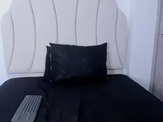 Kaity Layne's Live Sex Cam Show