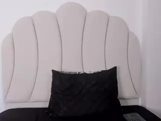 Kaity Layne's Live Sex Cam Show