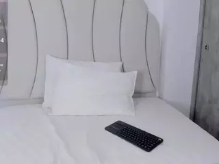 Kaity Layne's Live Sex Cam Show