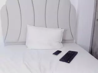 Kaity Layne's Live Sex Cam Show