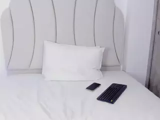Kaity Layne's Live Sex Cam Show