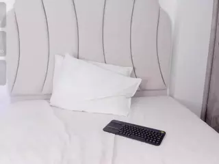 Kaity Layne's Live Sex Cam Show