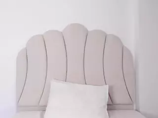 Kaity Layne's Live Sex Cam Show